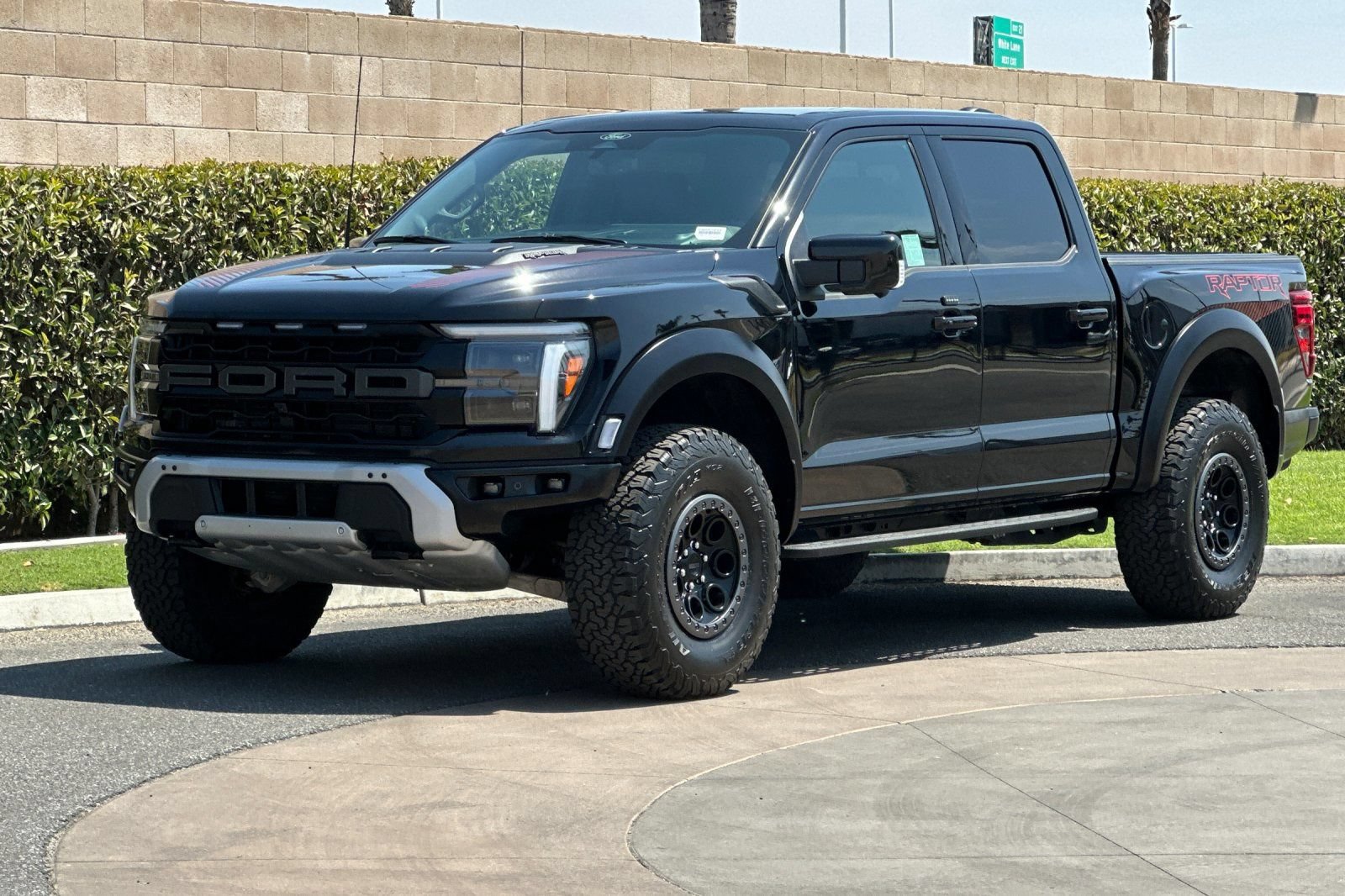 Used 2025 Ford F150 Raptor AWD/4WD image 8