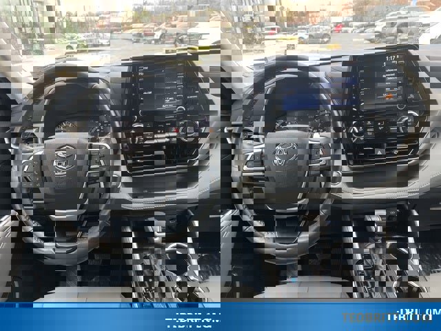 Used 2022 Toyota Highlander XLE image 16