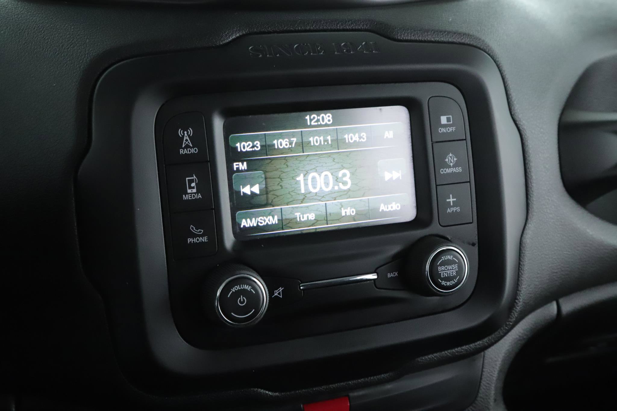 Used 2017 Jeep Renegade Latitude image 11