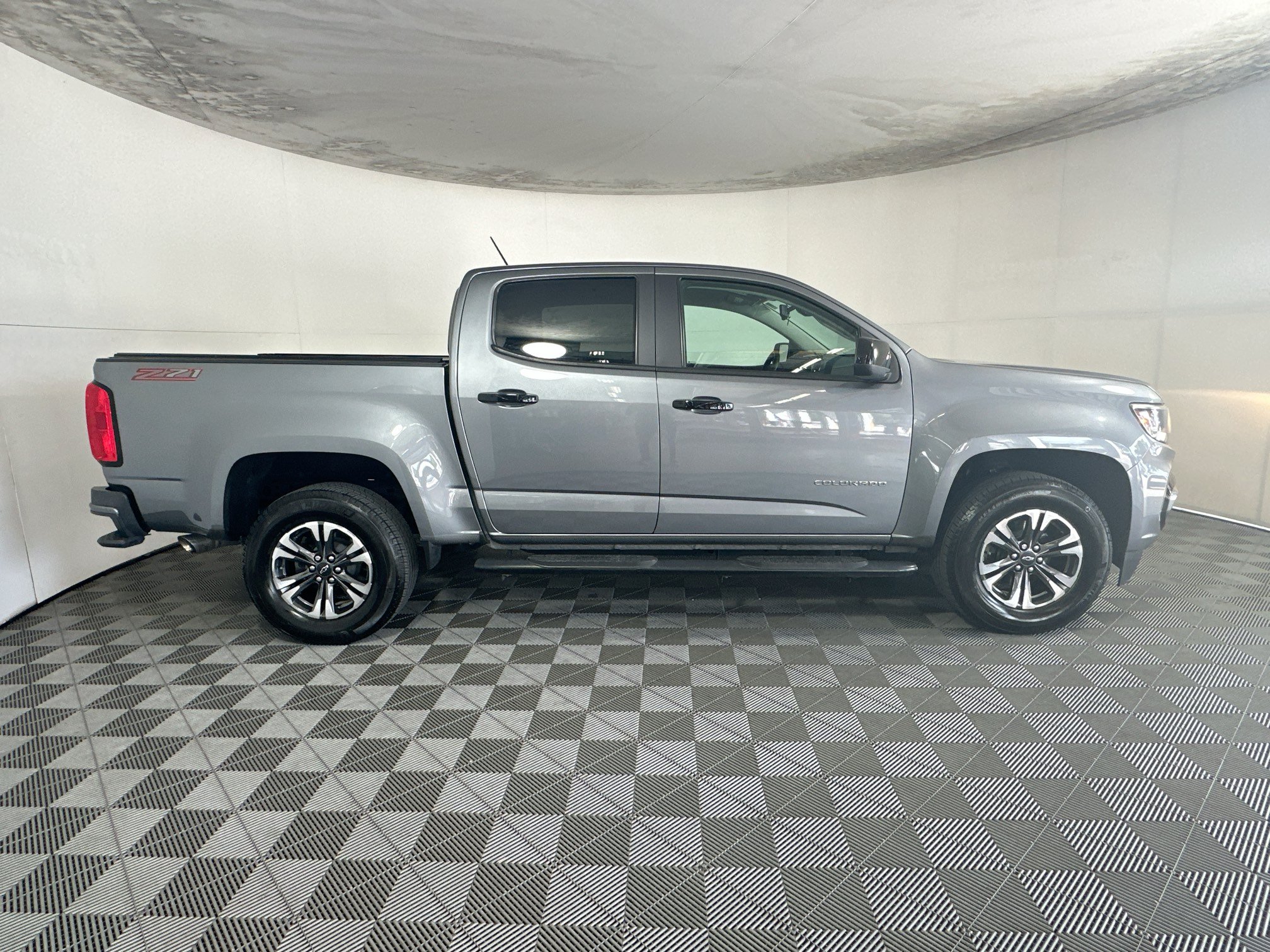 Used 2021 Chevrolet Colorado Z71 w/ LPO, Power Package RWD image 2