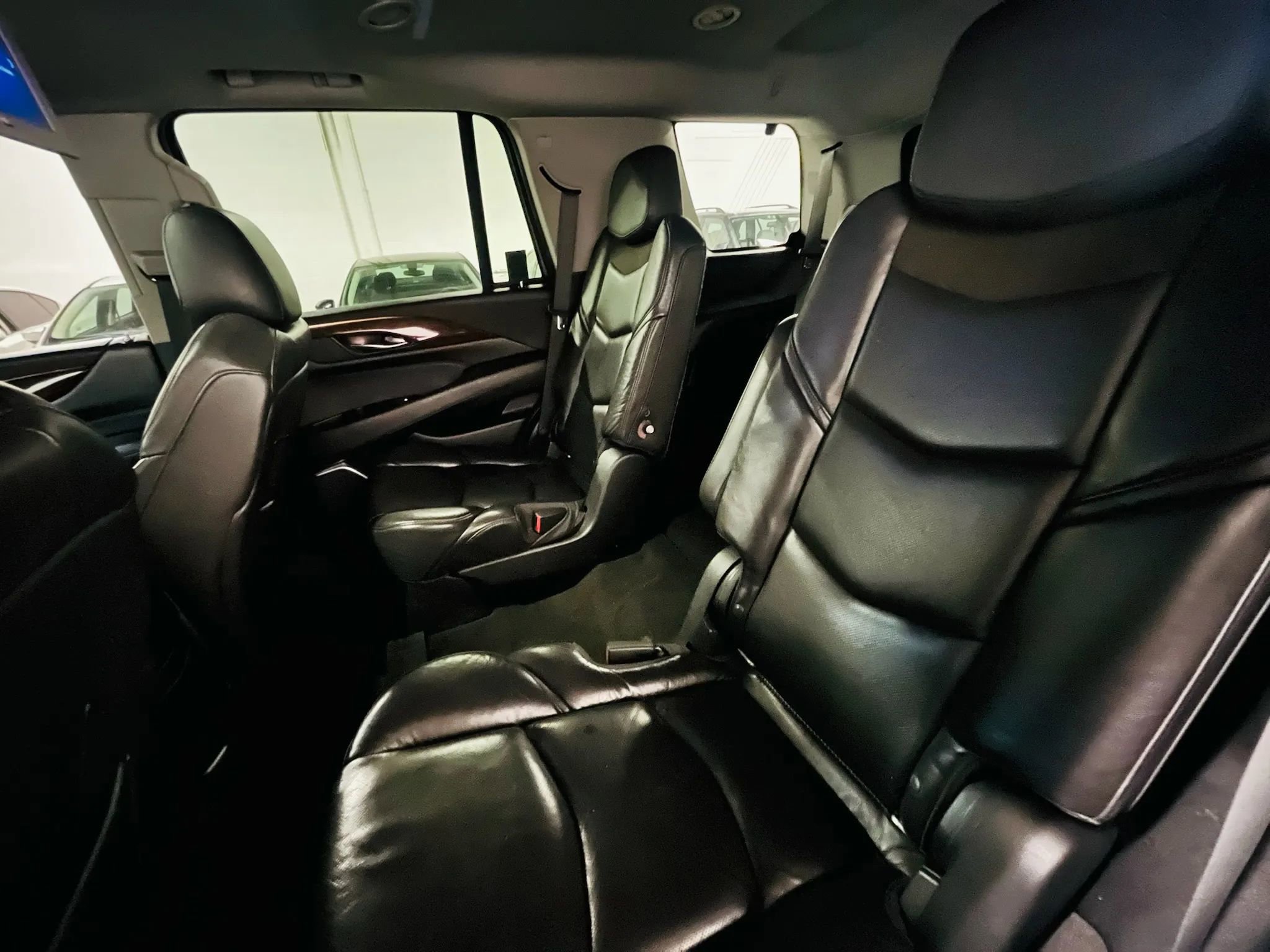 Used 2018 Cadillac Escalade Premium Luxury image 11