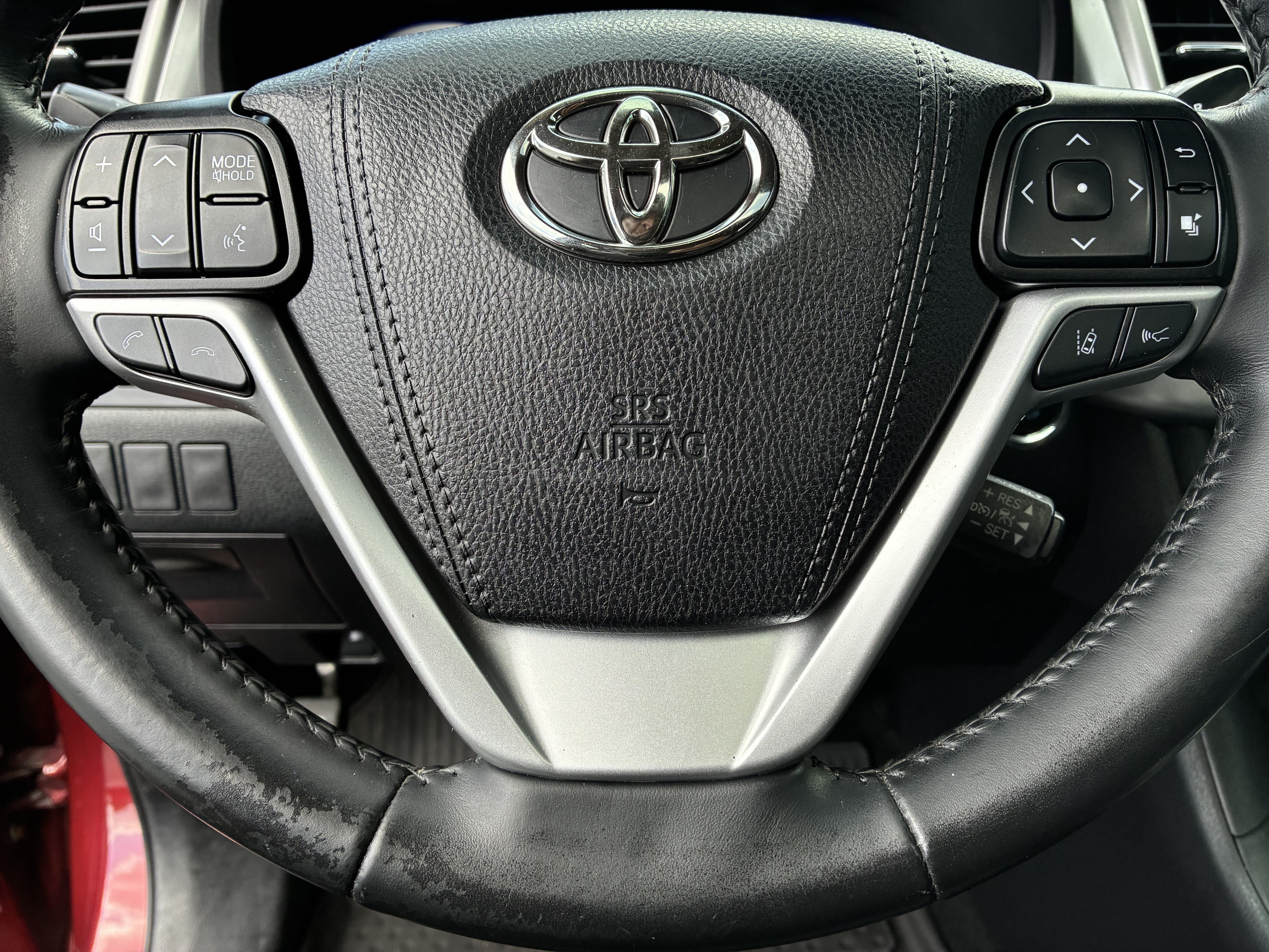 Used 2019 Toyota Highlander SE w/ Nightshade Edition AWD/4WD image 29