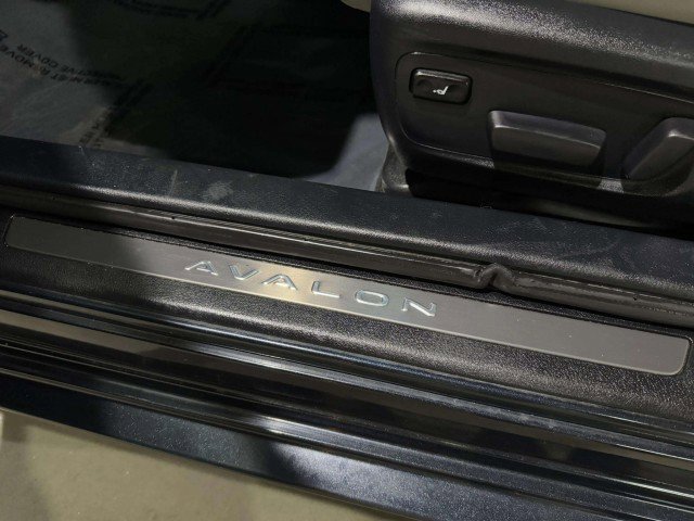 Used 2018 Toyota Avalon Limited image 44