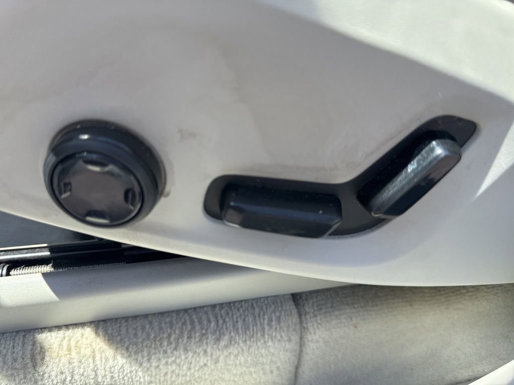 Used 2016 Volvo XC90 T6 Momentum w/ Momentum Plus Package image 22