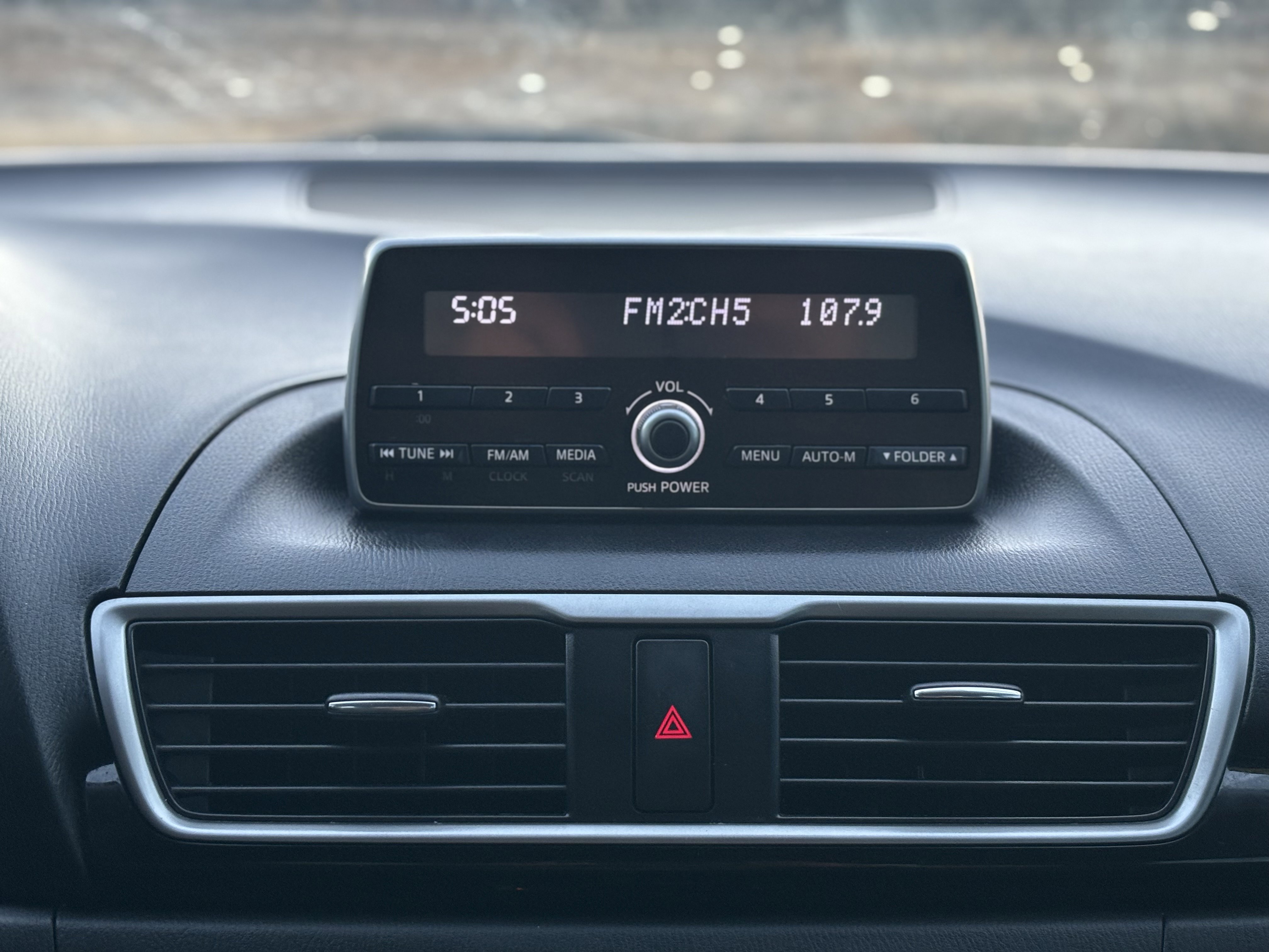 Used 2015 MAZDA MAZDA3 i SV image 24