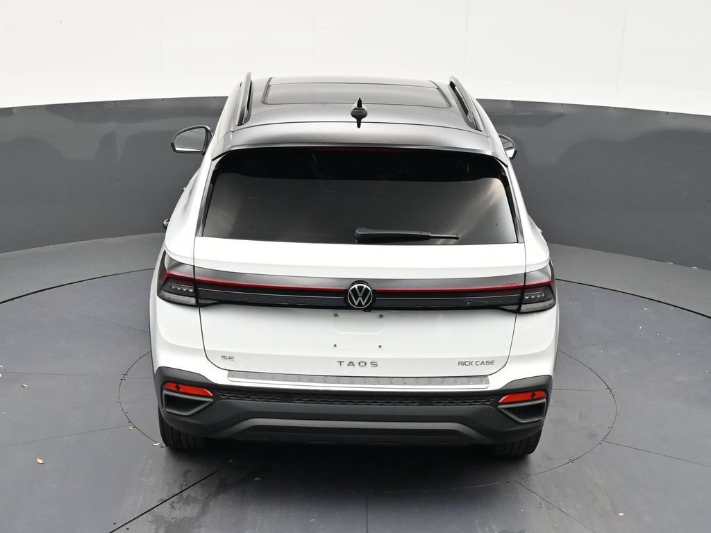 Used 2025 Volkswagen Taos SE FWD image 15