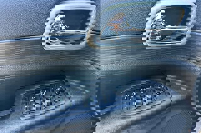 Used 2021 Jeep Grand Cherokee Laredo image 12