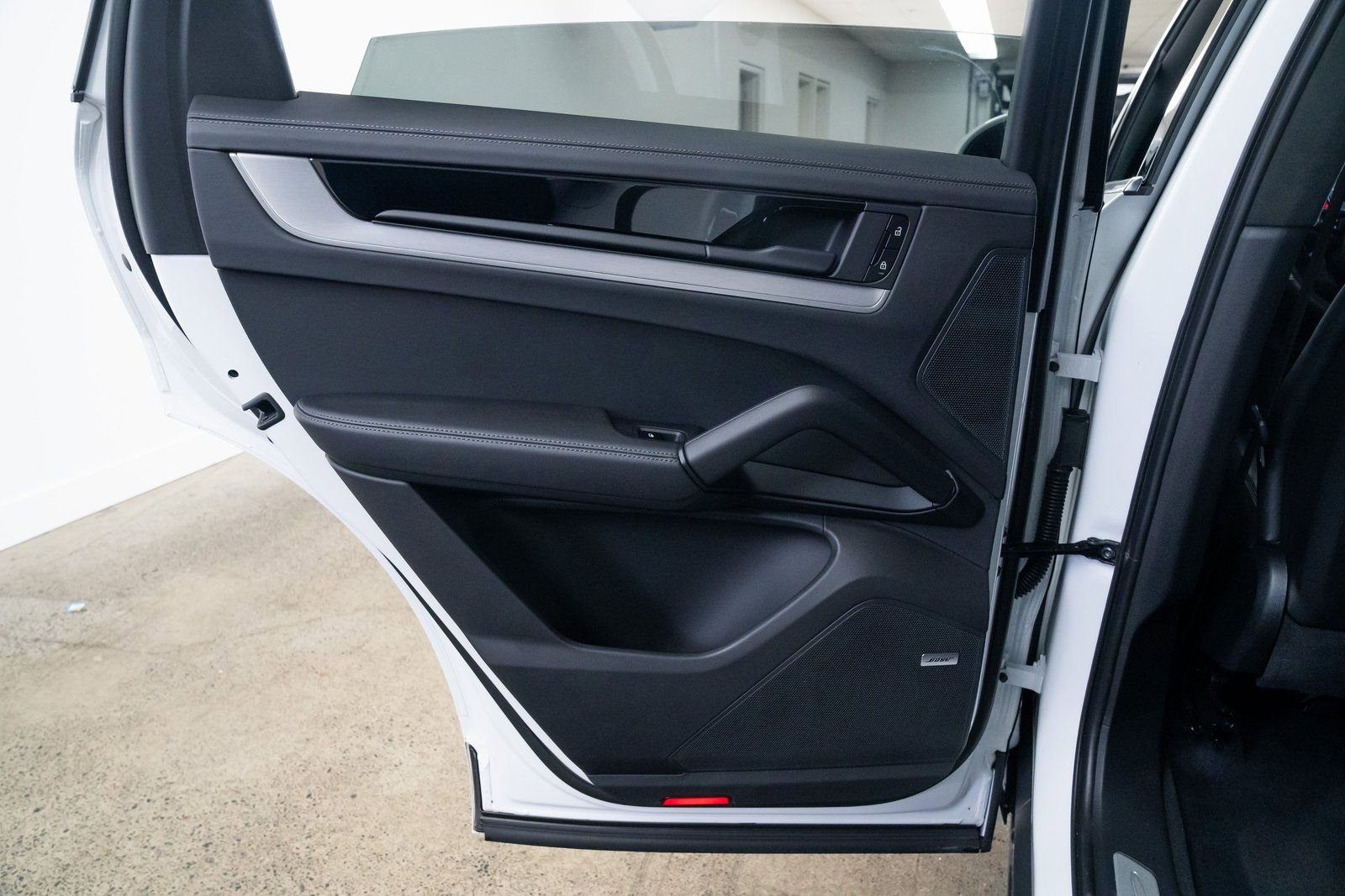 Used 2024 Porsche Cayenne Turbo AWD/4WD image 24