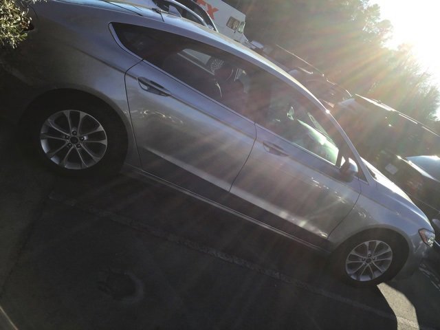 Used 2020 Ford Fusion SE image 3