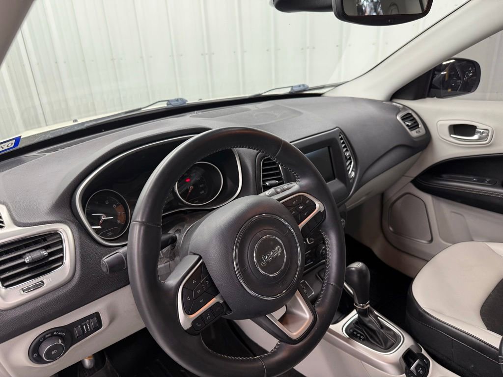 Used 2018 Jeep Compass Latitude w/ Popular Equipment Group FWD image 16