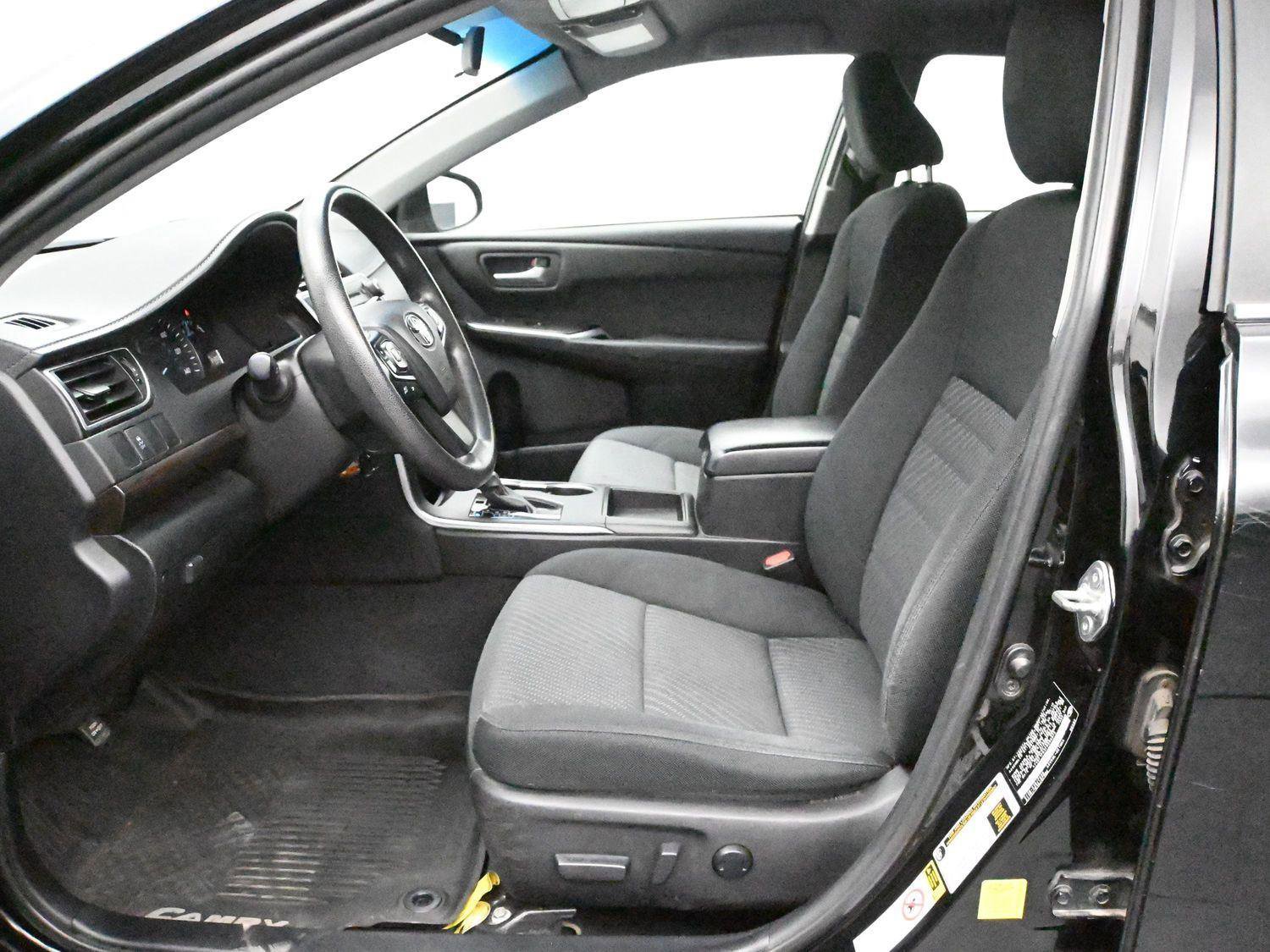 Used 2015 Toyota Camry LE FWD image 5