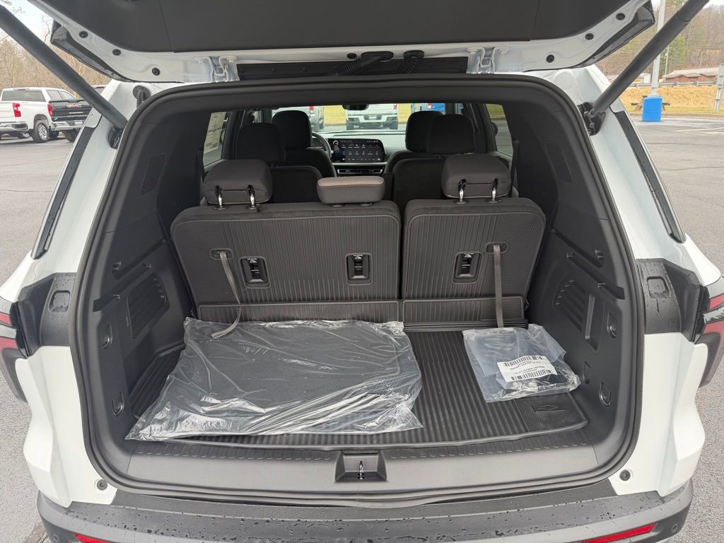 New 2026 Chevrolet Traverse LT w/ Driver Confidence Package AWD/4WD image 15