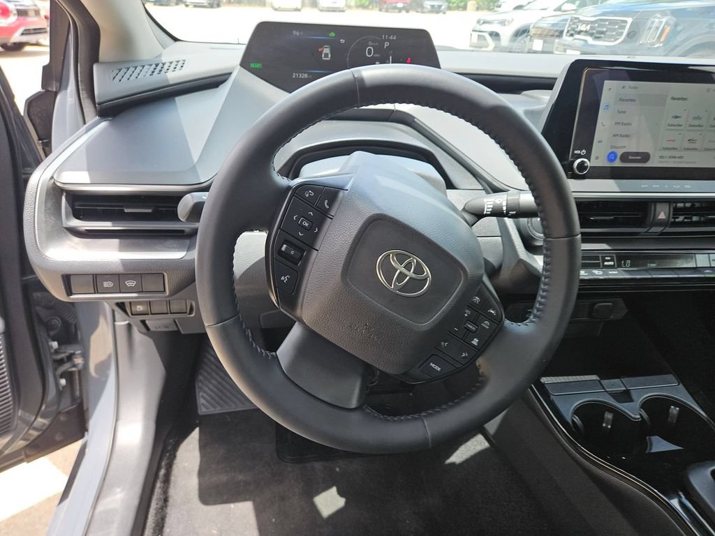 Used 2025 Toyota Prius LE FWD image 18