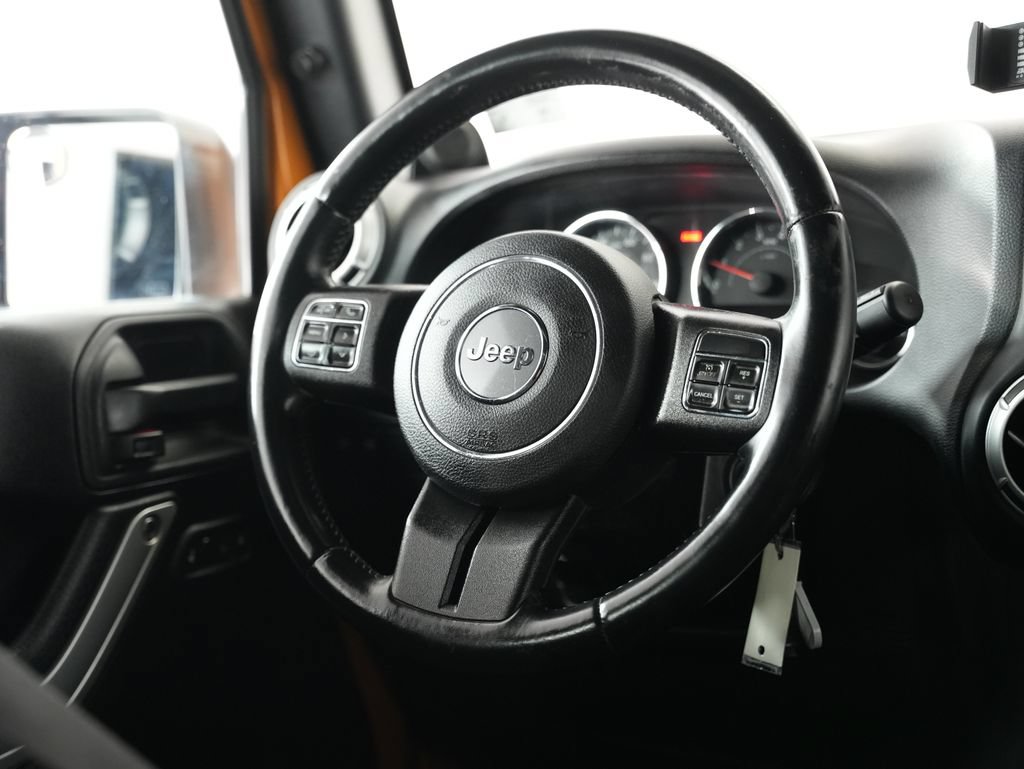 Used 2014 Jeep Wrangler Rubicon w/ Power Convenience Group AWD/4WD image 11