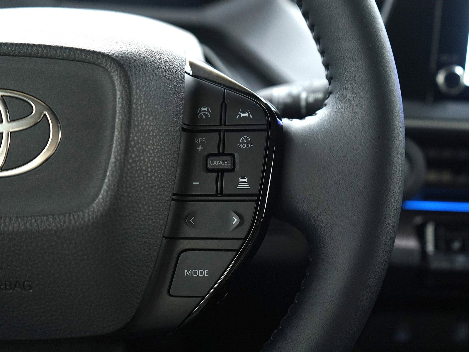 Used 2025 Toyota Prius XLE image 28