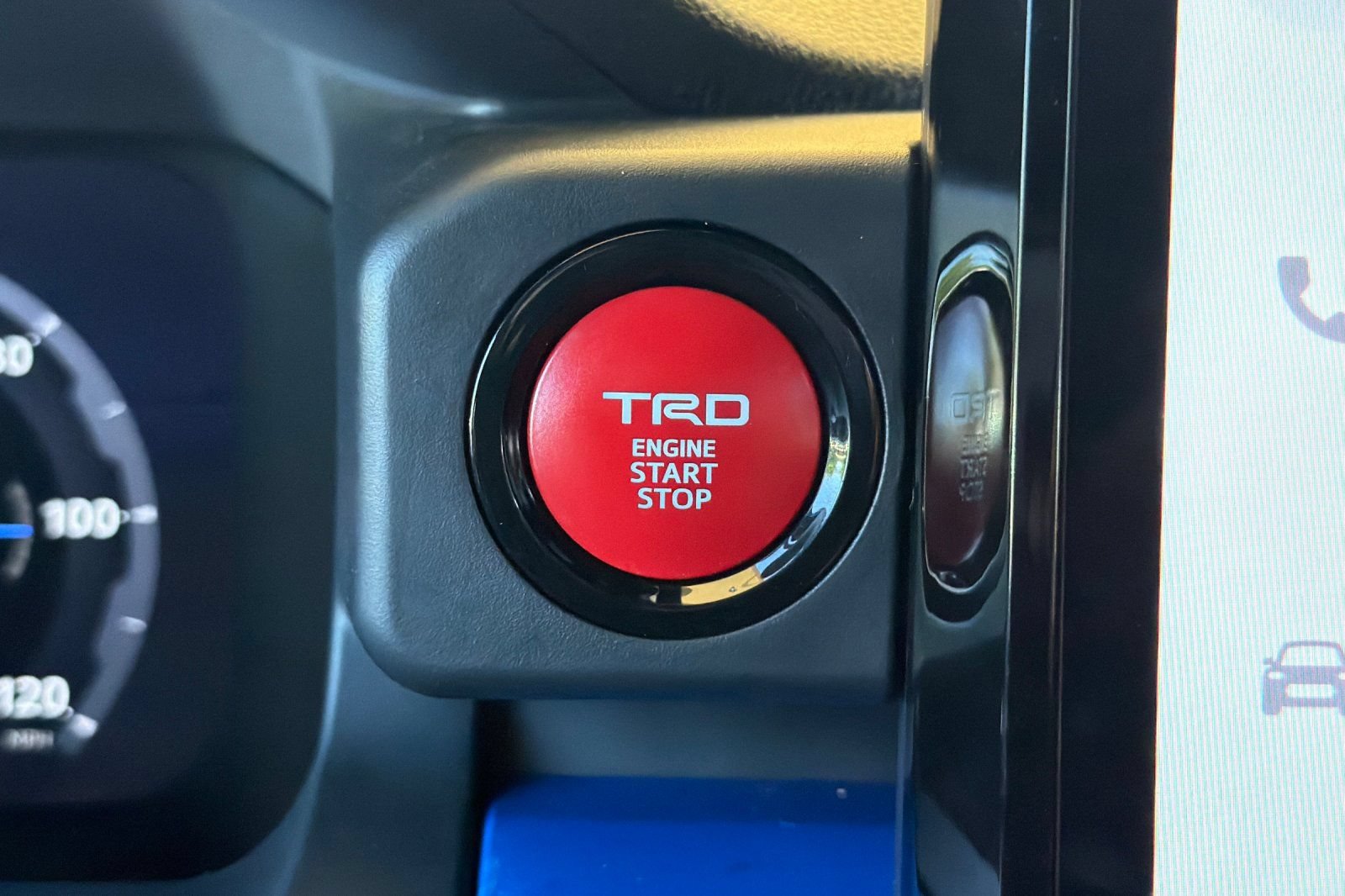 Used 2024 Toyota Tacoma TRD Sport w/ TRD Sport Upgrade Package AWD/4WD image 25