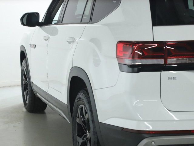 Used 2025 Volkswagen Atlas Peak Edition SE AWD/4WD image 45