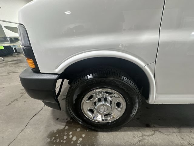 Used 2018 Chevrolet Express 2500 w/ Driver Convenience Package RWD image 23