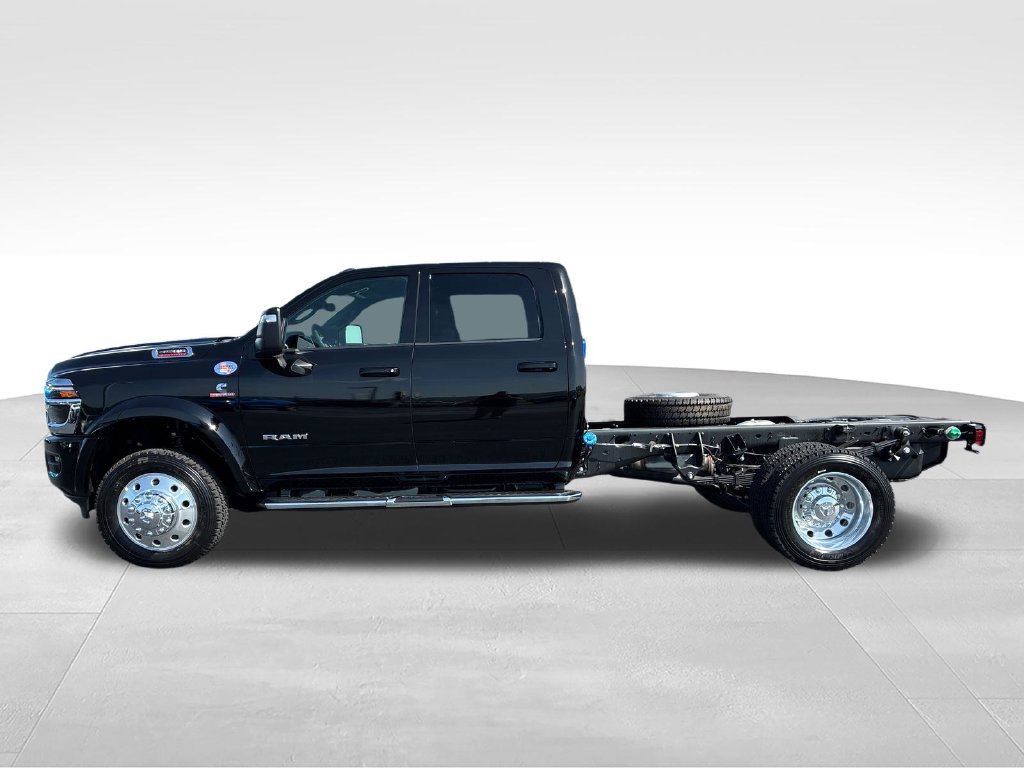 New 2026 RAM 4500 4x4 Crew Cab DRW w/ Laramie Trim Package image 2