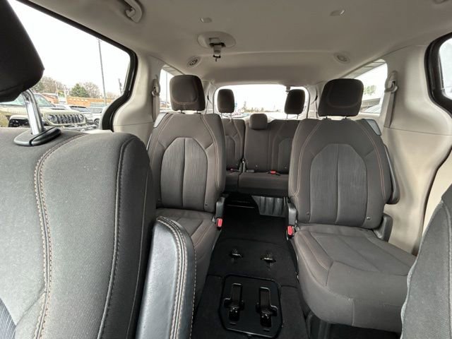 Used 2017 Chrysler Pacifica LX image 44