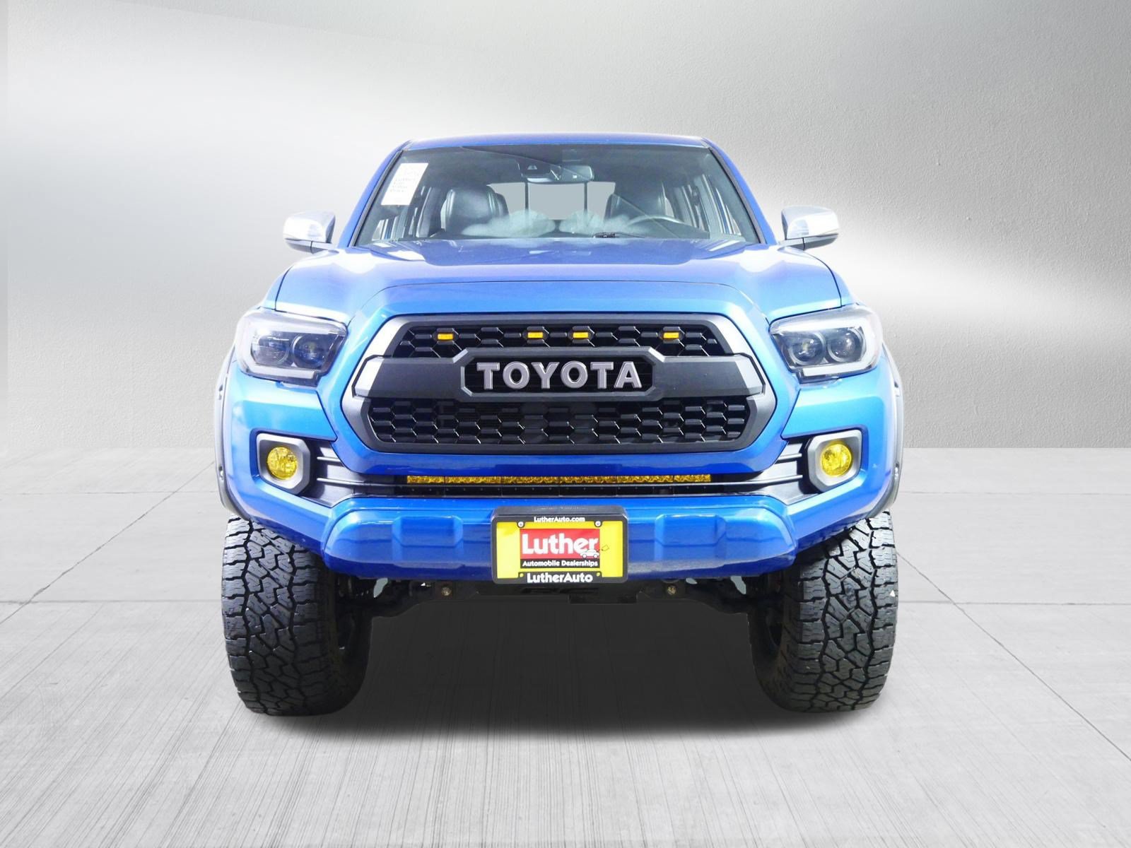 Used 2018 Toyota Tacoma Limited AWD/4WD image 2