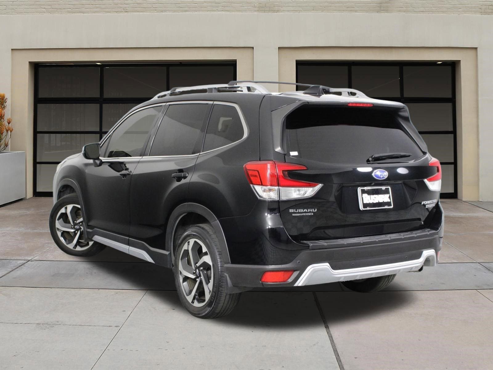 Used 2022 Subaru Forester Touring w/ Popular Package #3 AWD/4WD image 2