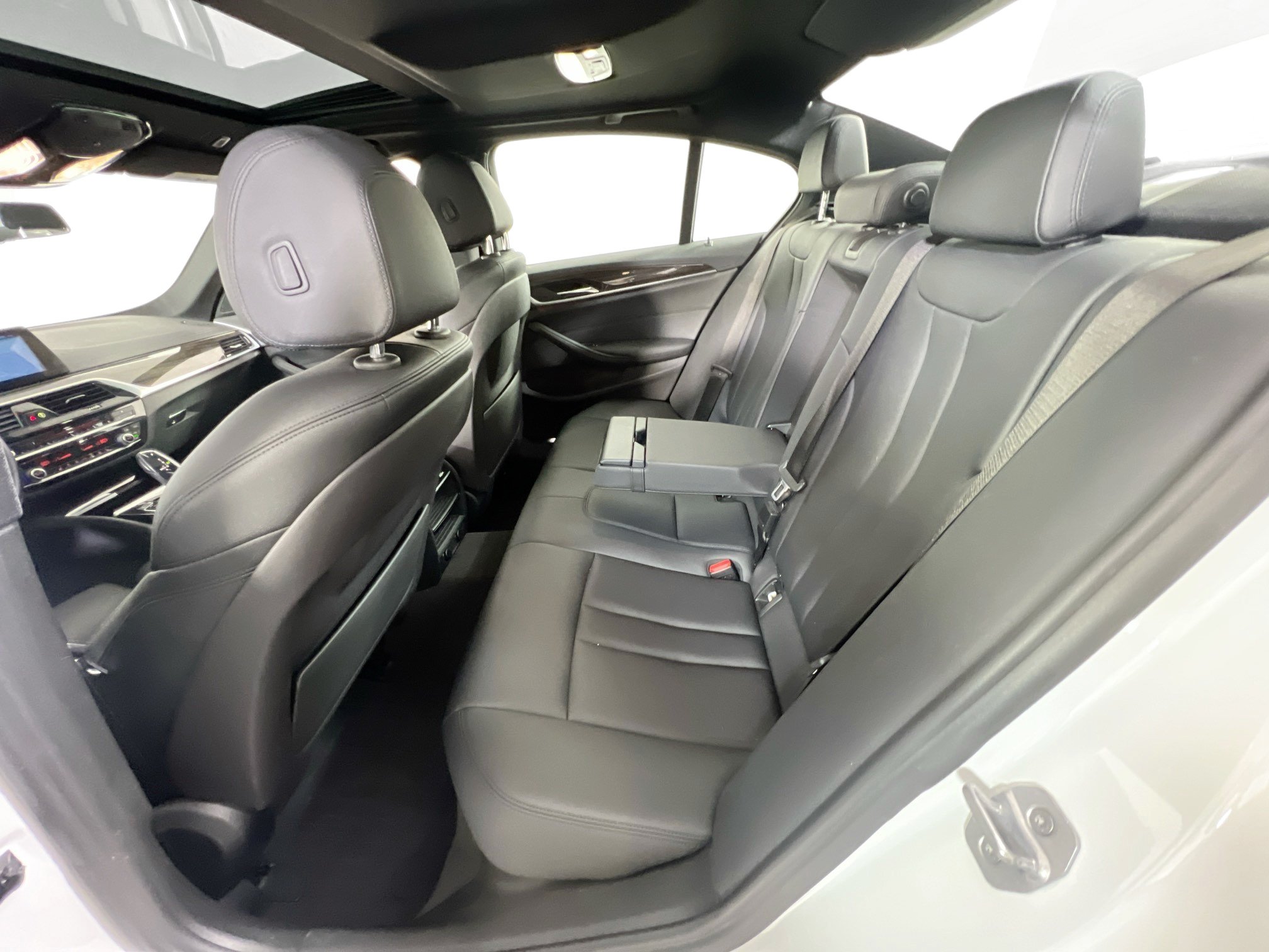 Used 2018 BMW 530i xDrive AWD/4WD image 25