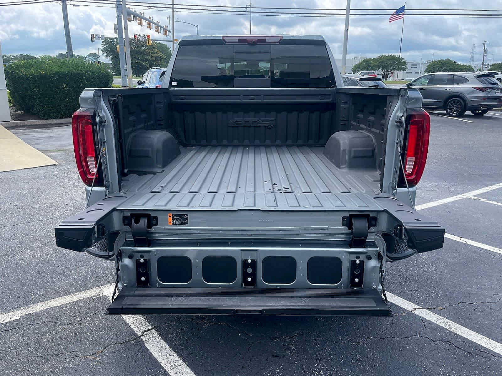 Used 2024 GMC Sierra 1500 AT4 w/ Technology Package AWD/4WD image 23