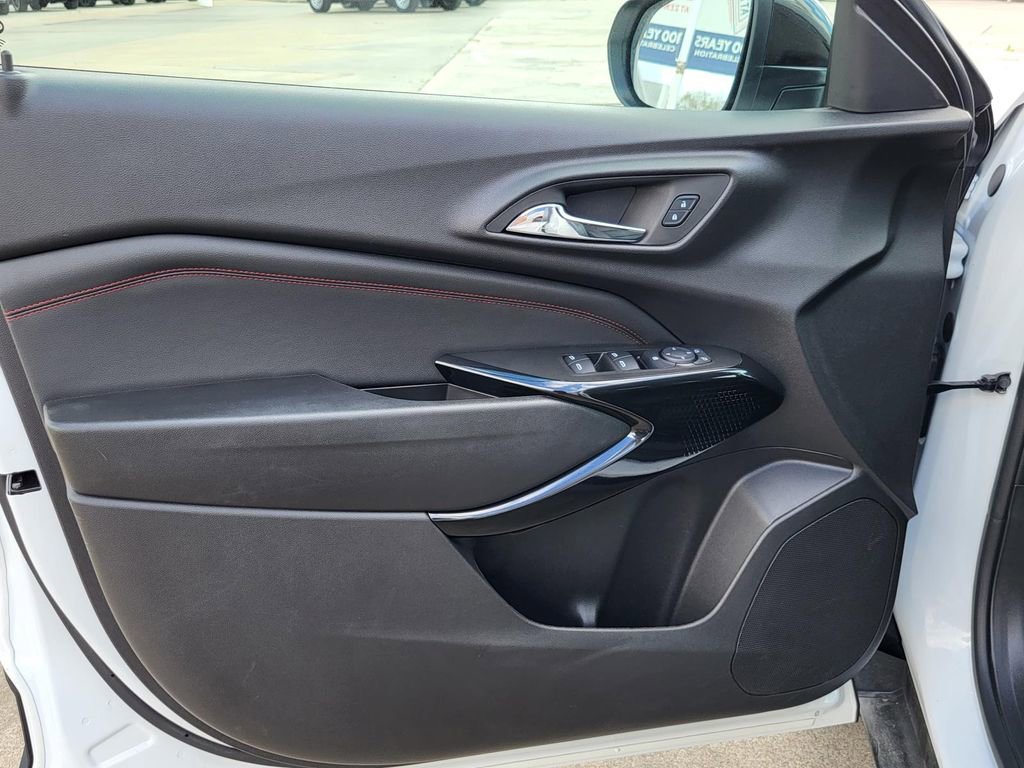 Used 2025 Chevrolet Trax RS image 20