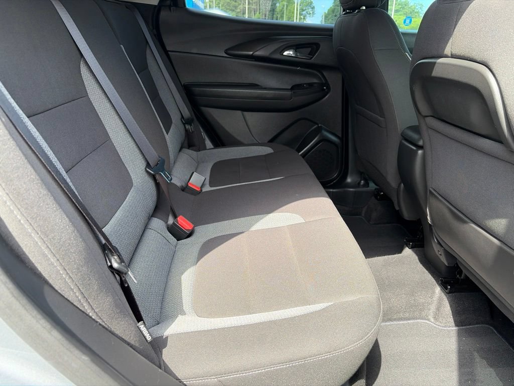 Used 2025 Chevrolet TrailBlazer LT AWD/4WD image 35