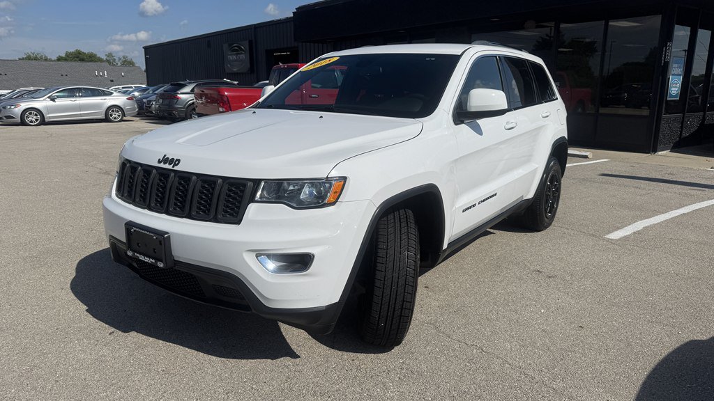 Used 2018 Jeep Grand Cherokee Laredo AWD/4WD image 4