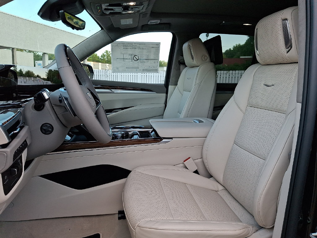 New 2026 Cadillac Escalade Platinum Sport w/ LPO, ONYX Package AWD/4WD image 9