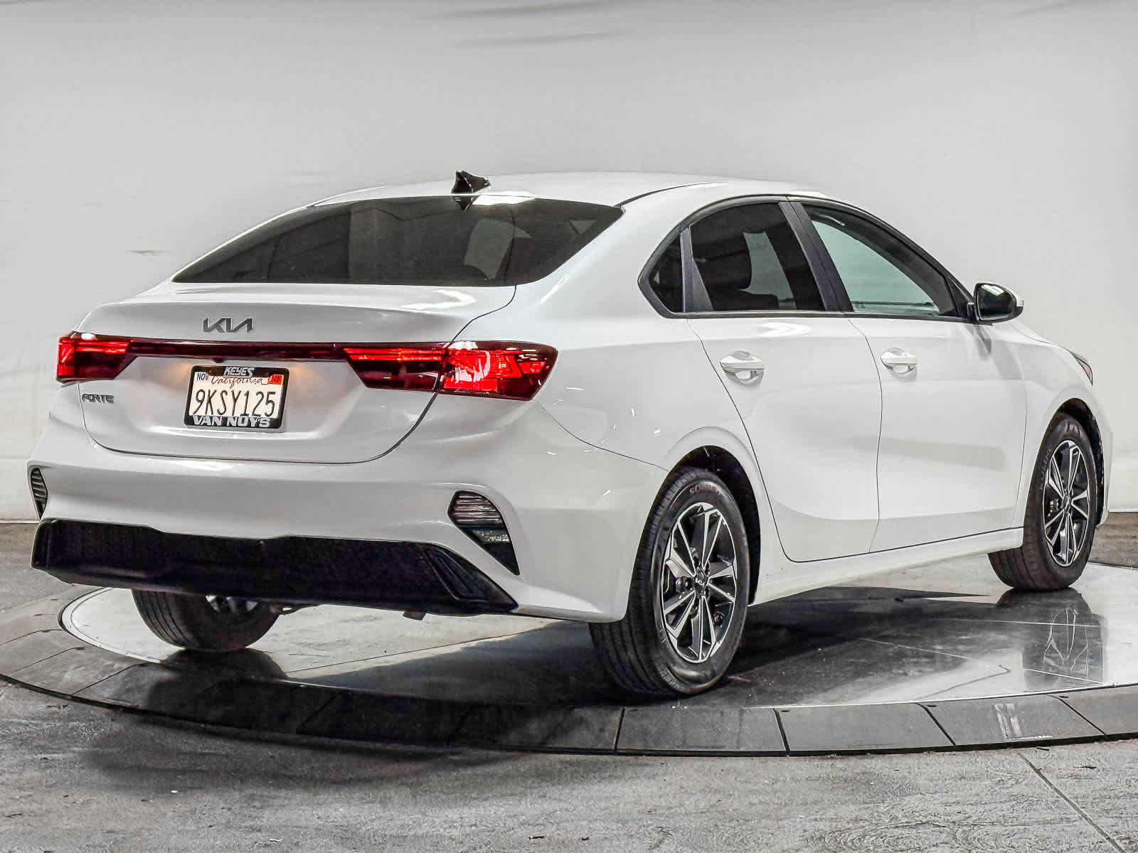 Used 2024 Kia Forte LXS FWD image 4