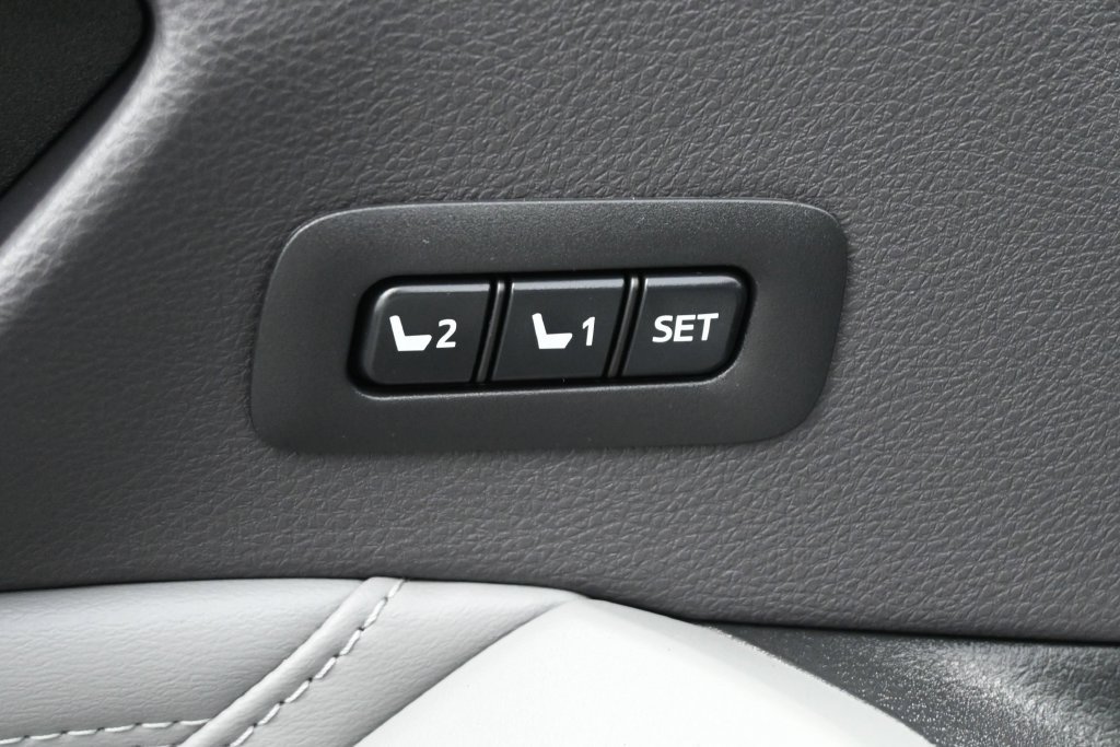 Used 2020 Toyota Avalon Limited w/ Advanced Safety Package FWD image 5