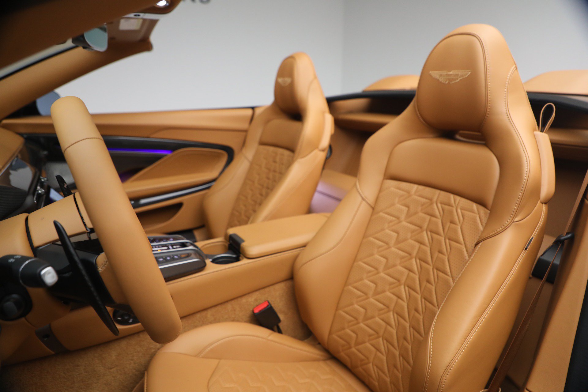New 2026 Aston Martin Vanquish Convertible RWD image 27