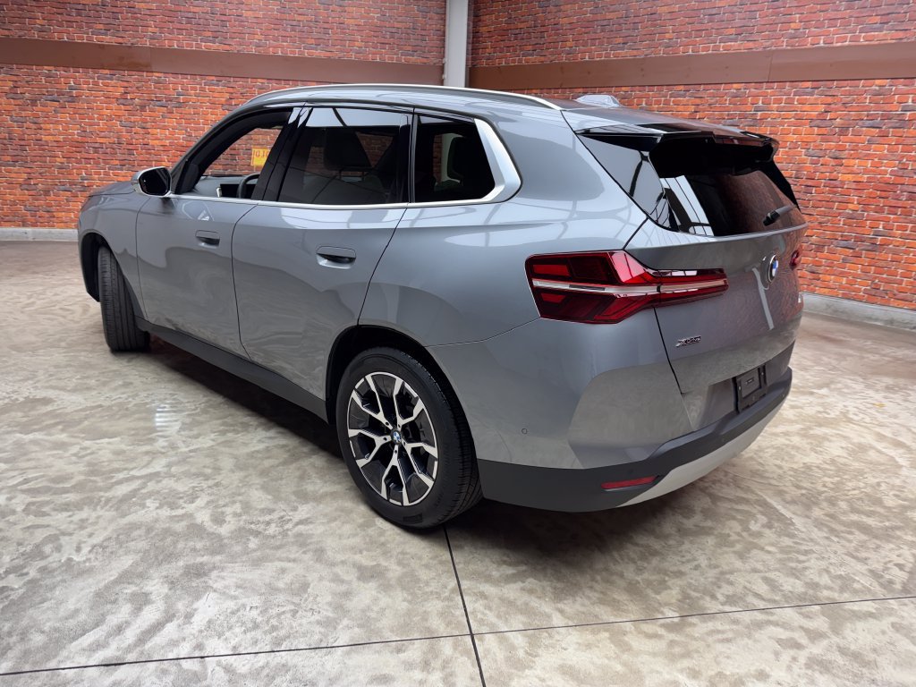 Certified 2025 BMW X3 xDrive30i w/ Premium Package AWD/4WD image 3