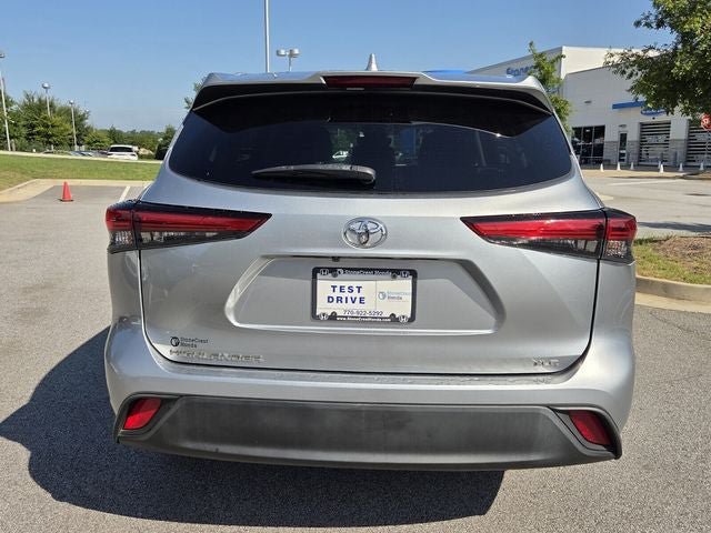 Used 2023 Toyota Highlander XLE FWD image 7