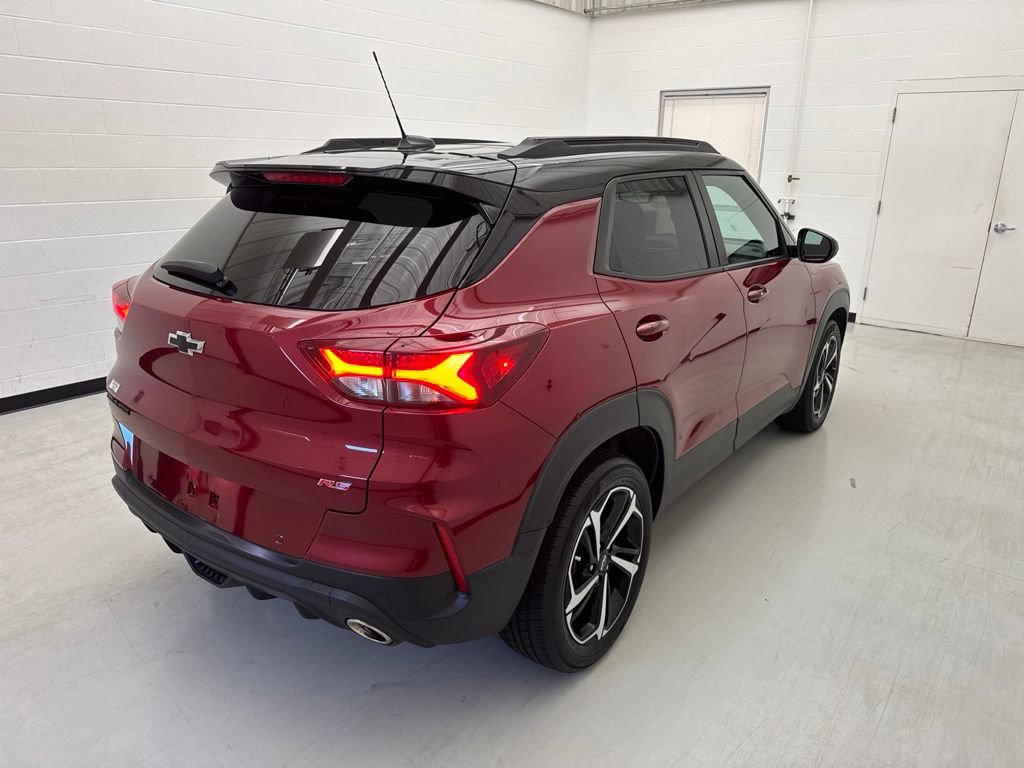 Used 2021 Chevrolet TrailBlazer RS w/ Sun and Liftgate Package FWD image 9