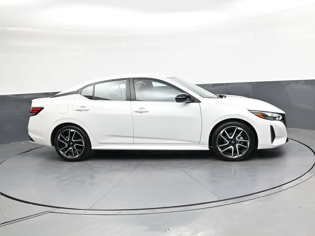 Used 2025 Nissan Sentra SR FWD image 4