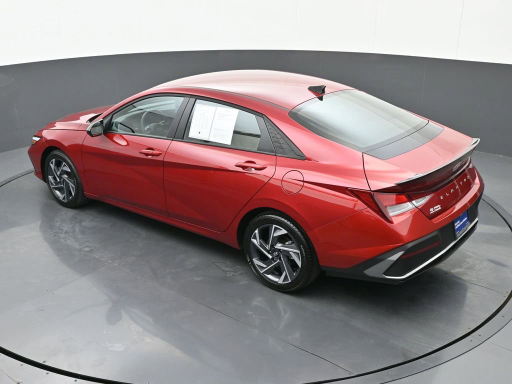 Certified 2025 Hyundai Elantra Sport image 38