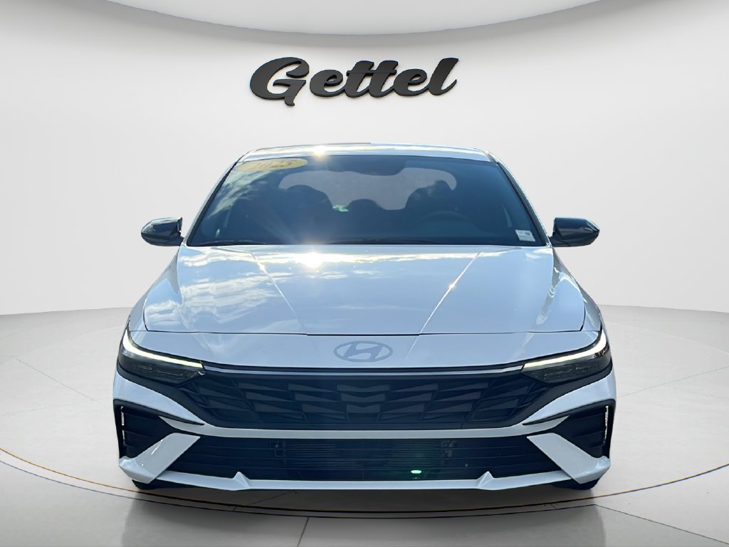 Used 2025 Hyundai Elantra SEL FWD image 2