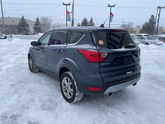 Used 2019 Ford Escape SE image 3