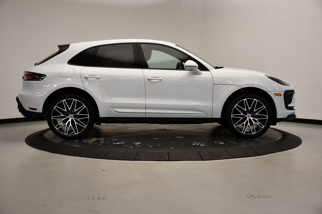 Used 2025 Porsche Macan image 6