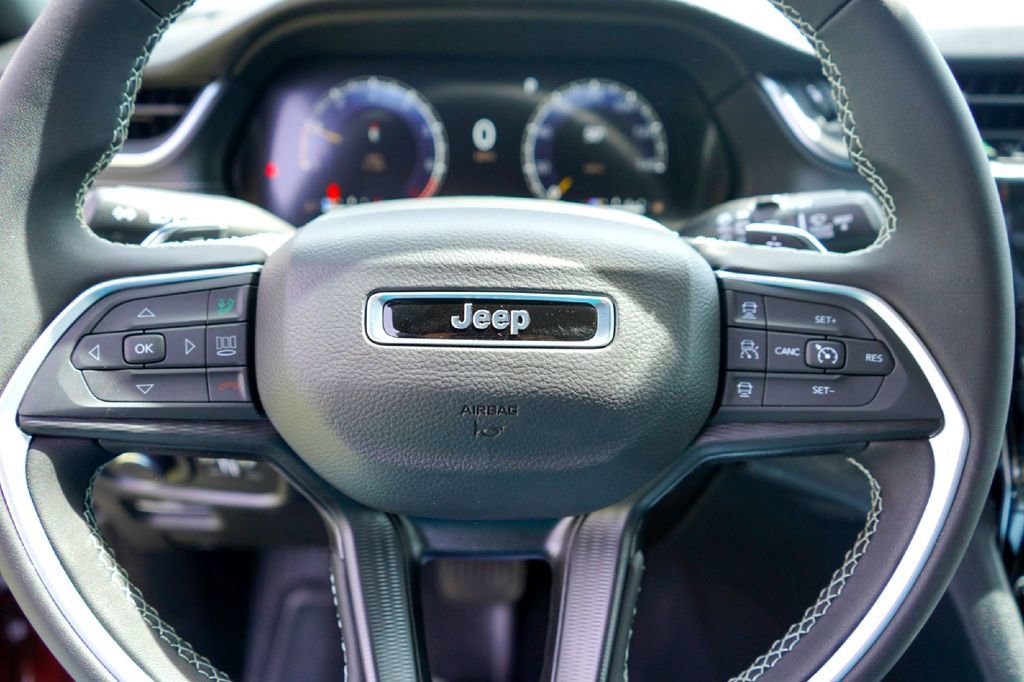 New 2026 Jeep Grand Cherokee Laredo RWD image 12