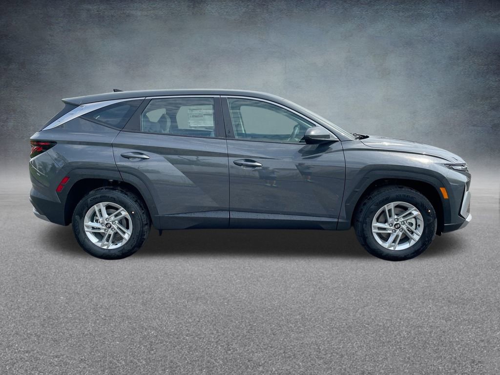 Used 2025 Hyundai Tucson SE image 33