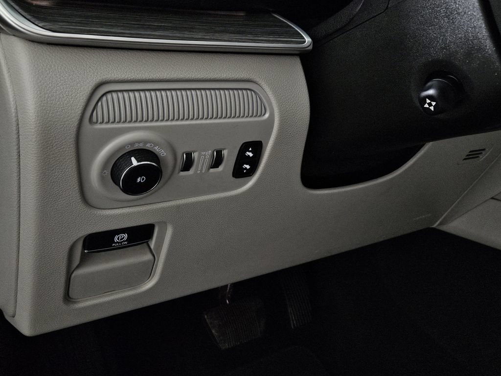 Used 2022 Jeep Wagoneer Series II RWD image 19