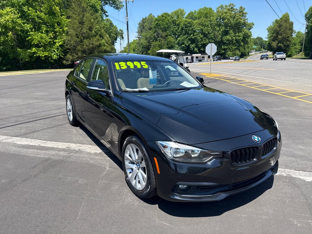 Used 2017 BMW 320i xDrive Sedan AWD/4WD image 2