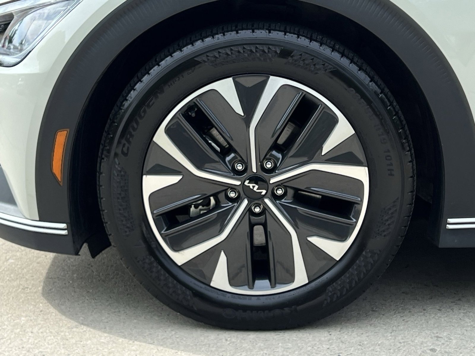Used 2024 Kia EV6 Light AWD/4WD image 25