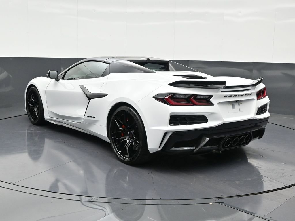 Used 2025 Chevrolet Corvette Z06 image 3
