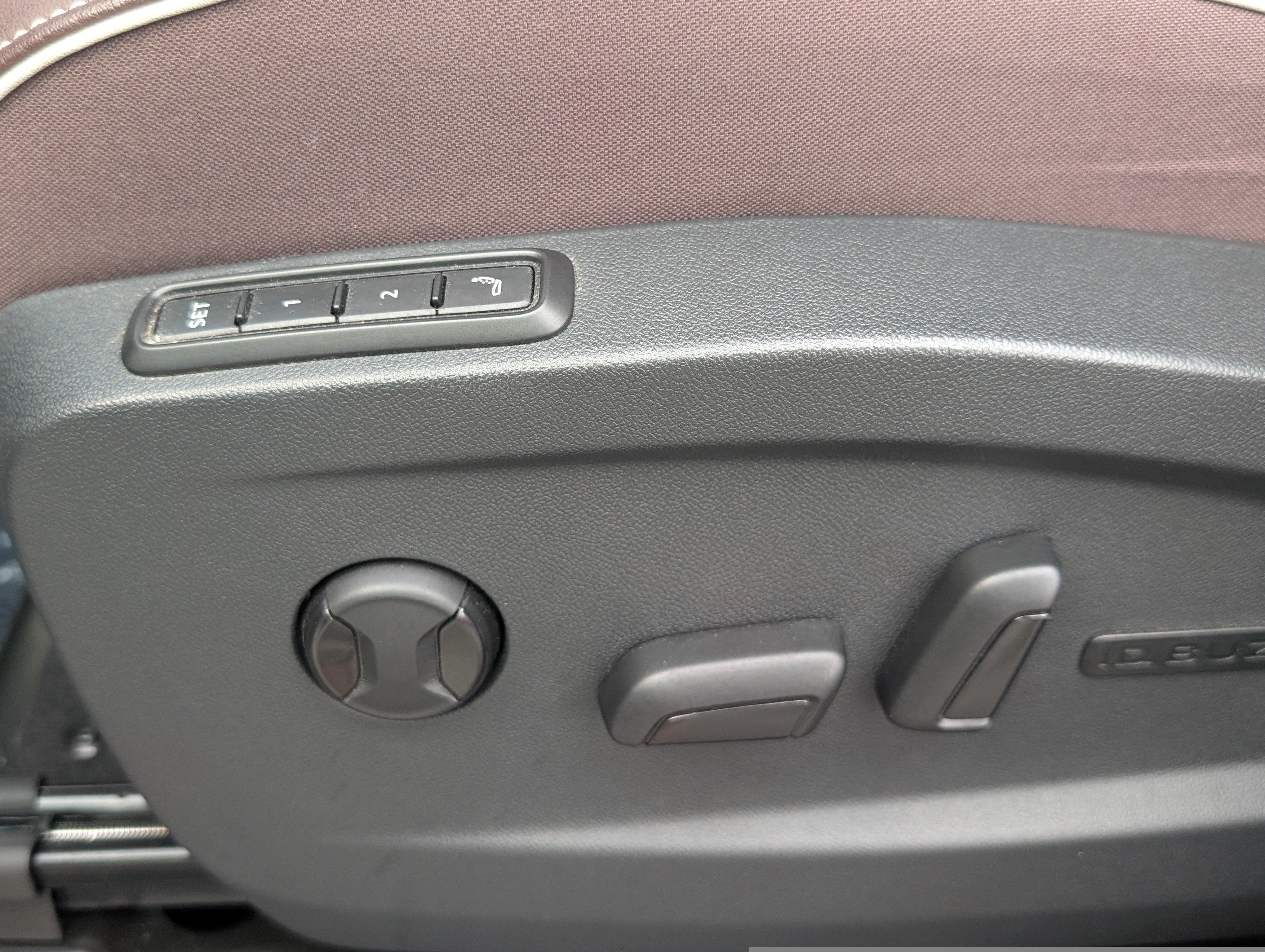 Used 2025 Volkswagen ID. Buzz Pro S Plus RWD image 21